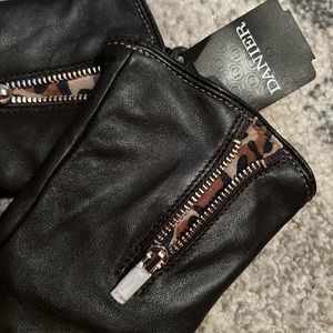 NWT Danier leather Thinsulate M gloves